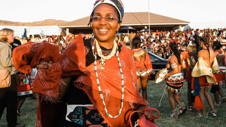  Regina Zulu a fost îngropată, în timp ce familia se ceartă pentru tron. Cauza morții nu a fost încă anunțată