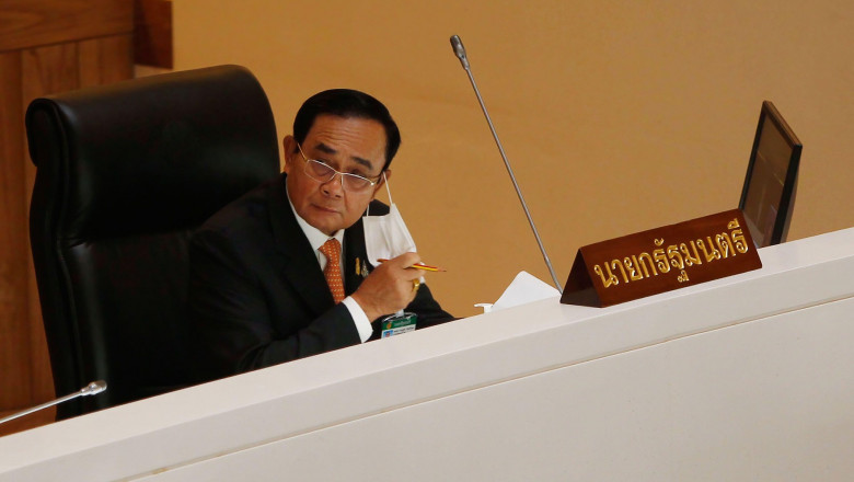  Premierul Thailandei a fost amendat cu 160 de euro după ce a pus pe Facebook poze în care apare fără mască