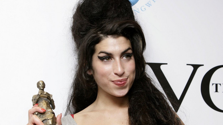  (video) Lucruri care au aparținut cântăreței Amy Winehouse, scoase de familie la licitație