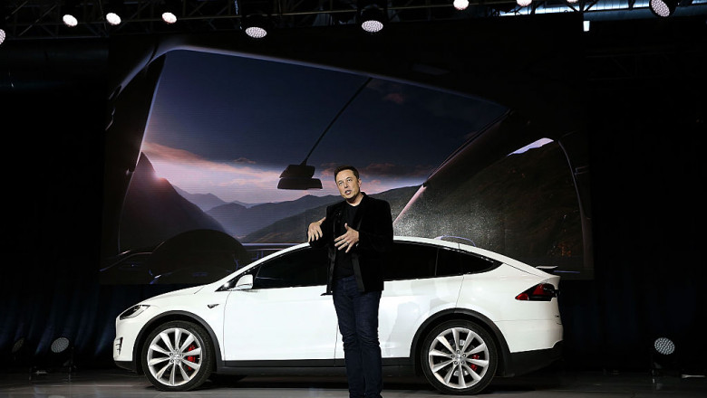  Elon Musk a vândut acțiuni Tesla în valoare de 5 miliarde de dolari, după sondajul pe Twitter