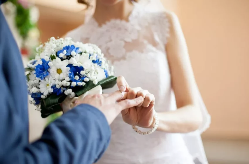  Nuntă cu un japonez, la Iași. O moldoveancă i-a cucerit inima lui Yuta Yoshioko. Cei doi au spus „Da” în fața ofițerului stării civile