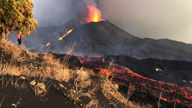  Vulcanul de pe insula La Palma erupe de 11 săptămâni și nu dă semne că s-ar opri. Pagubele au depășit deja 840 milioane de euro
