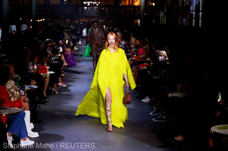  Fashion Week începe la Paris şi mizează pe prezenţa fizică, în pofida valului de cazuri Omicron