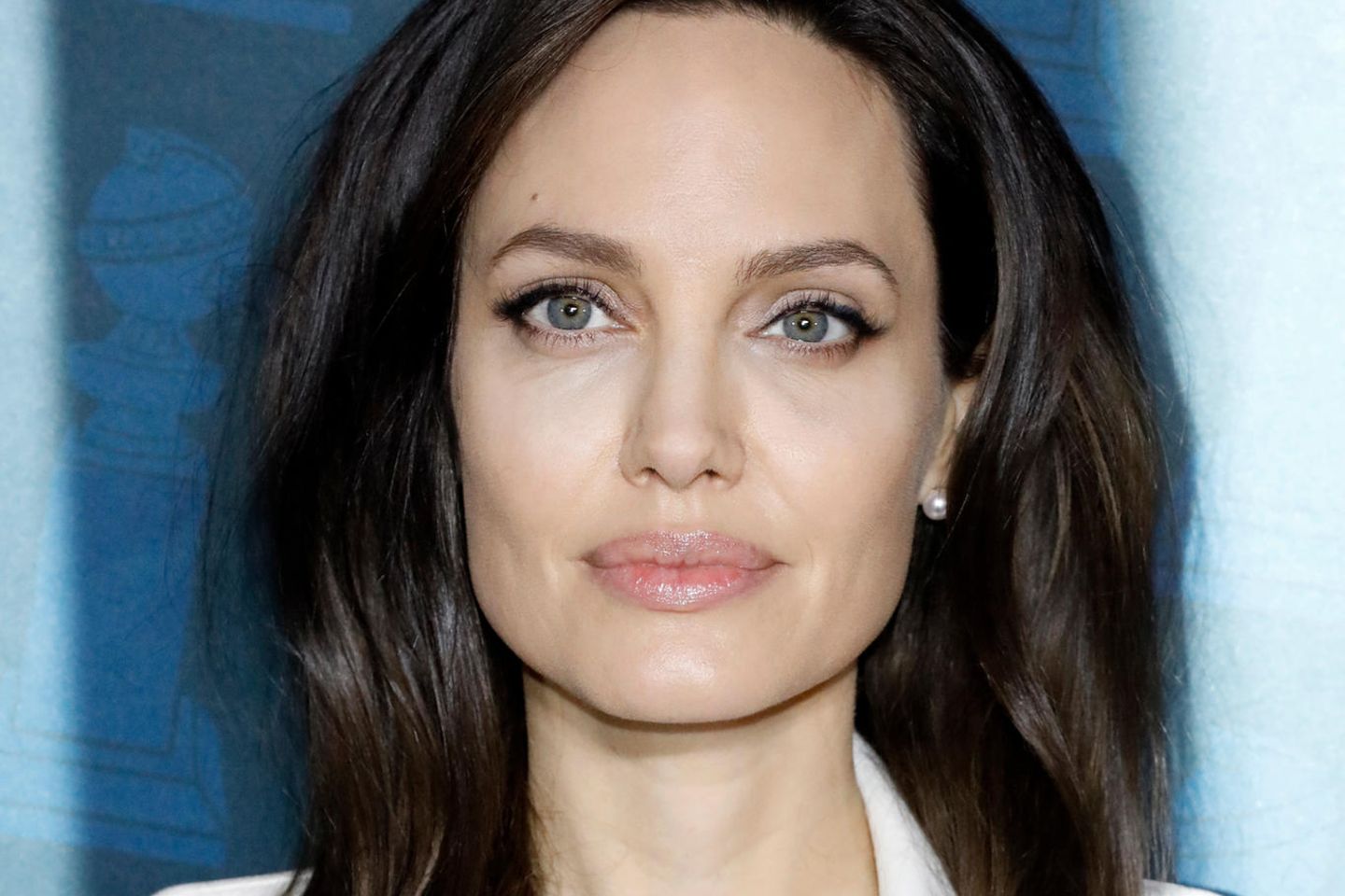 (FOTO) 10 coafuri pe care le-a avut Angelina Jolie de-a lungul carierei sale