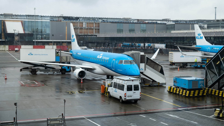  Un pasager clandestin a supraviețuit după ce a zburat din Africa de Sud în Olanda în compartimentul roților unui avion