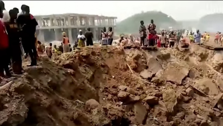  VIDEO  17 morți și 59 de răniți după o explozie de proporții în Ghana. Tragedia a pornit de la un accident al unui camion cu material exploziv