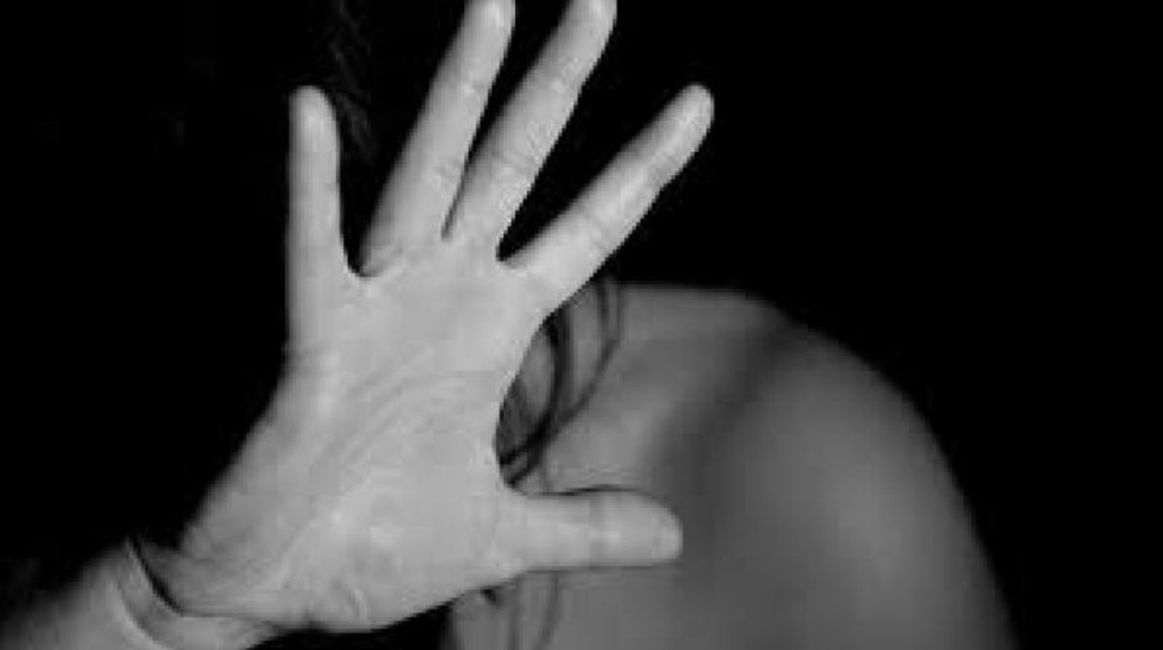 Caz îngrozitor la Cantemir: O tânără bătută și violată de fostul iubit, în timp ce se afla cu copiii în casă