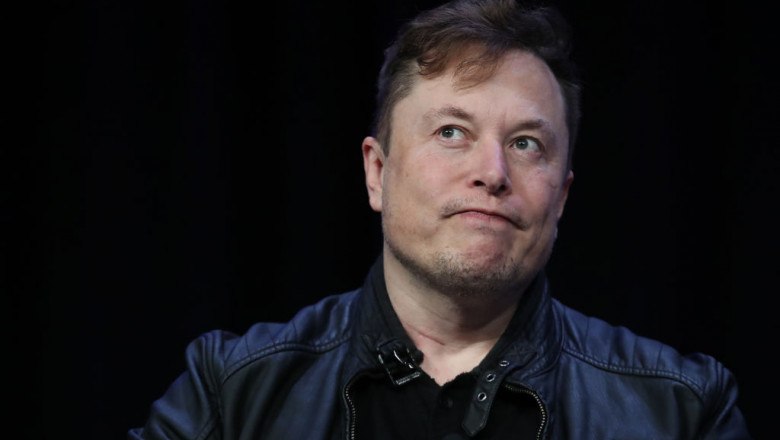  Elon Musk i-a oferit 5000 de dolari unui tânăr pentru a închide un cont de Twitter care îi urmărește avionul. A fost însă refuzat