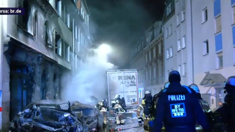  VIDEO. Haos în Germania din cauza unui șofer beat. TIR-ul pe care îl conducea a distrus 33 de mașini și a provocat un incendiu
