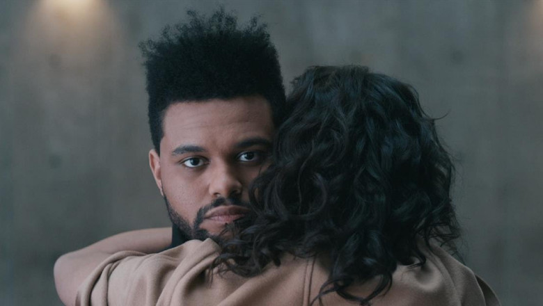  The Weeknd se întâlnește cu prietena fostei sale iubite. Cei doi au fost surprinși la o cină romantică
