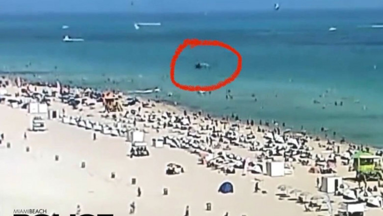  (VIDEO) Un elicopter se prăbușește în apă, printre oamenii care înotau, în Miami