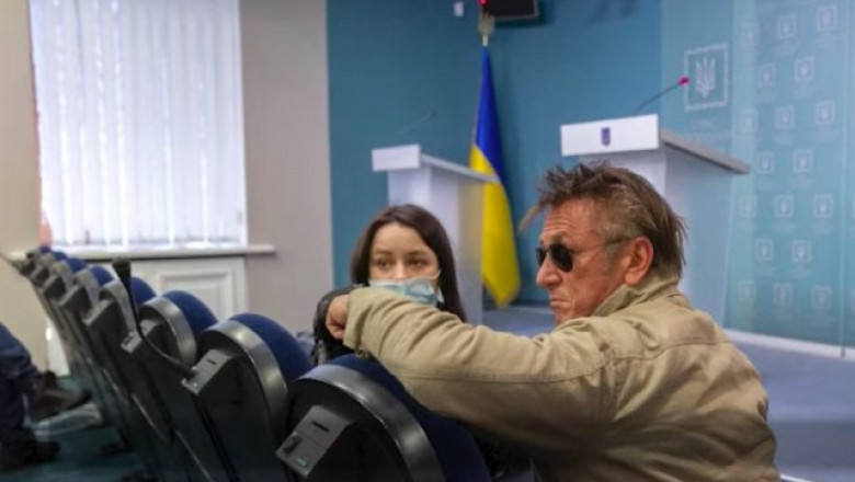  (video) Sean Penn se află la Kiev pentru a documenta invazia Rusiei. El apare într-o înregistrare video alături de Volodimir Zelenski