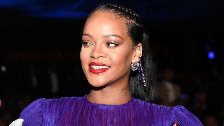  Rihanna, prima apariție publică după ce a anunțat că este însărcinată: Cântăreața nu și-a ascuns burtica