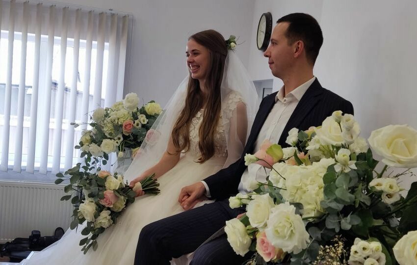  Povestea plină de romantism a unui cuplu de ucraineni care s-a căsătorit în România