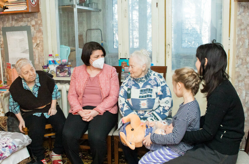  Povestea impresionantă a unei de voluntare de 85 de ani care a deschis ușa casei sale refugiaților: „Așa pot ajuta și eu, măcar puțin”