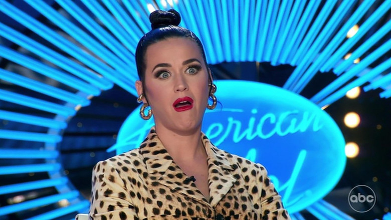  (VIDEO) Momentul în care Katy Perry și-a rupt pantalonii în timp ce cânta a devenit viral