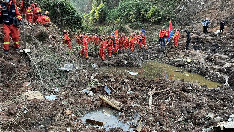  Au fost găsite rămășițe umane la locul prăbușirii avionului cu 132 de persoane la bord, în China