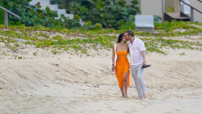  David Guetta, îndrăgostit până peste cap de iubita sa cu 24 de ani mai tânără. Cum i-au surprins fotografii pe plajă