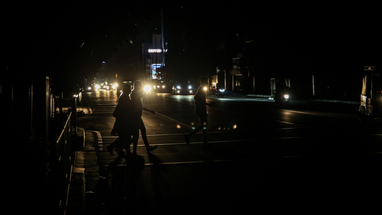  Sri Lanka stinge luminile stradale pentru a face față celei mai grave crize economice din ultimii zeci de ani