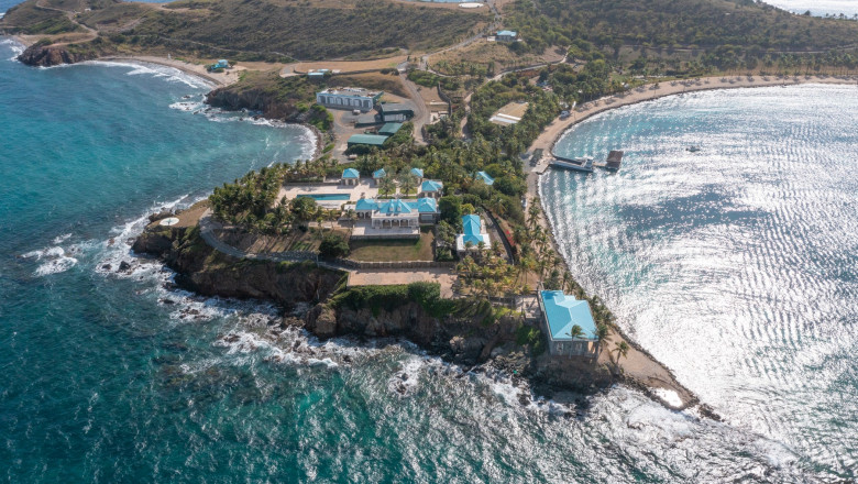  „Insula Orgiei”, unde Jeffrey Epstein și Prințul Andrew au fost acuzați că au abuzat sexual mai multe victime, a fost scoasă la vânzare