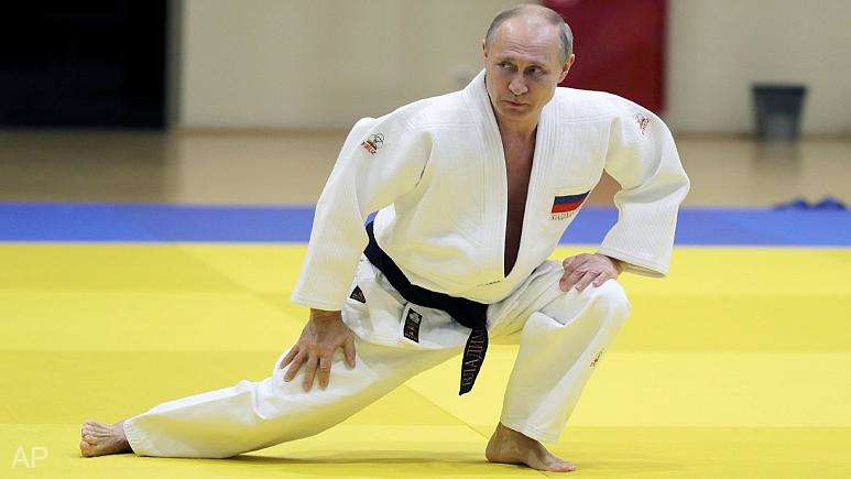  Vladimir Putin a fost suspendat din funcția de președinte de onoare al Federației Internaționale de Judo