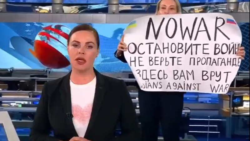  (video) Jurnalul de la Pervîi Kanal, întrerupt de o angajată care a cerut „Stop Războiului”. Femeia a fost reținută: Ce spune aceasta