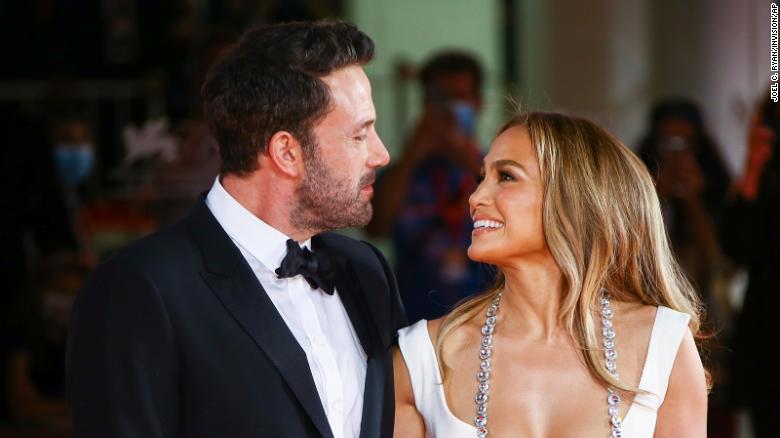  Cum a fost cerută Jennifer Lopez în căsătorie de Ben Affleck: Era complet dezbrăcată