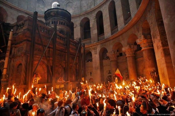  Sfânta Lumină s-a pogorât la Ierusalim: „Hristos a Înviat”