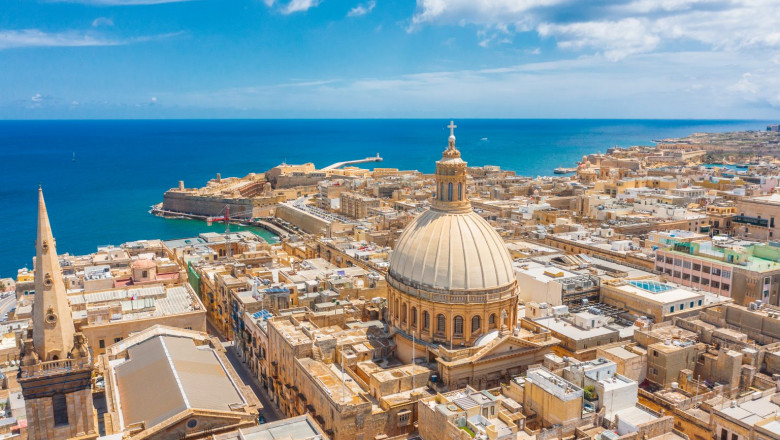  Comisia Europeană cere Maltei să nu mai ofere „pașapoarte de aur” în schimbul investițiilor. „Valorile europene nu sunt de vânzare”