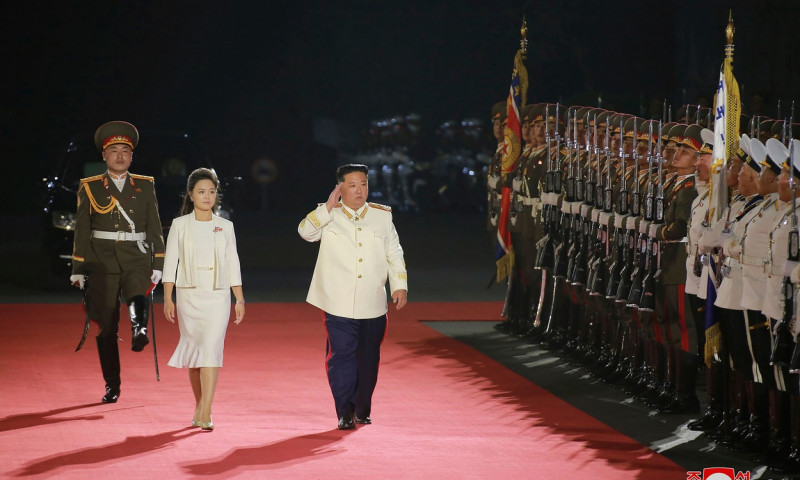  Apariție rară în public a frumoasei soții a lui Kim Jong-un. Ri Sol-ju a fost majoretă înainte de a deveni partenera dictatorului