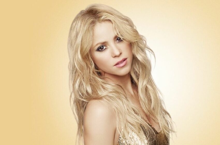  Shakira, în costum de baie, pe plajă în Ibiza. Cum arată superstarul columbian când nu îmbracă spectaculoasele ținute de scenă