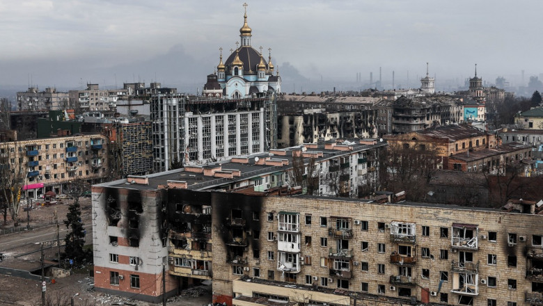  (VIDEO) Miracolul din ziua de Paște, în Mariupol. O biserică a rămas în picioare, într-un cartier distrus de bombardamente