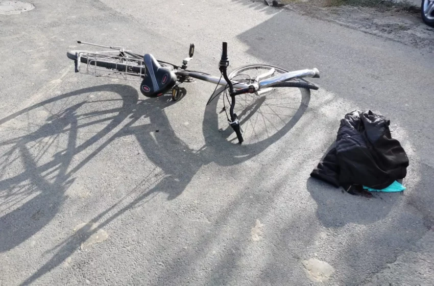  (VIDEO) Imagini care vă pot afecta emoțional: Uciderea unui biciclist în Bucha a fost filmată cu drona