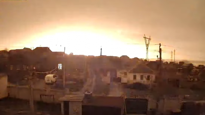  (video) Explozii puternice în Nikolaev în această noapte. Imagini video surprinse în timpul deflagrației