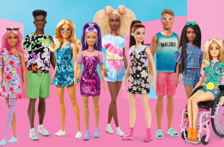  Celebra păpuşă Barbie va avea o variantă cu aparat auditiv
