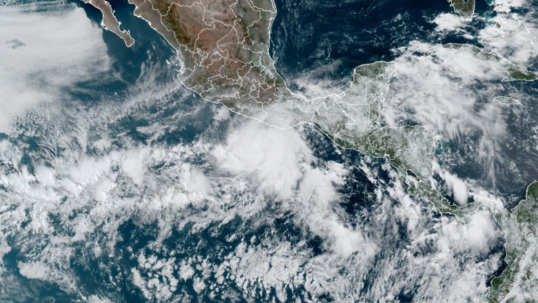  Primul uragan al anului amenință Mexicul. Ar putea lovi zonele turistice de pe coastă cu 200 de kilometri pe oră