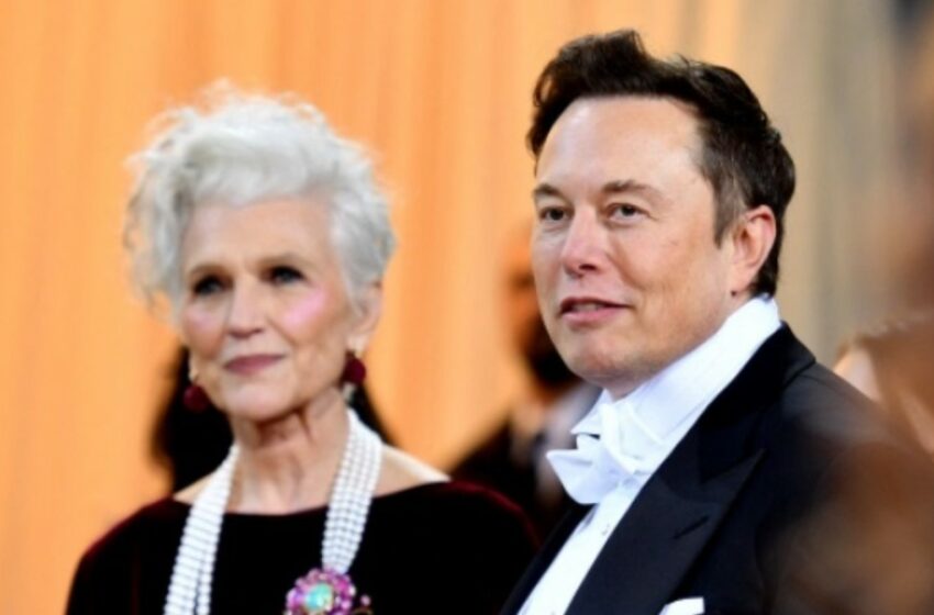  Elon Musk a defilat pe covorul roșu la Met Gala împreună cu mama sa fotomodel VIDEO