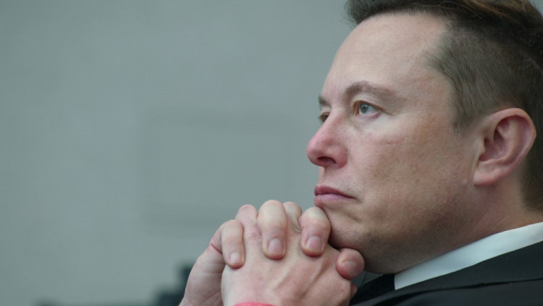  Averea lui Elon Musk a scăzut cu 10 miliarde de dolari într-o zi din cauza acuzațiilor de hărțuire sexuală
