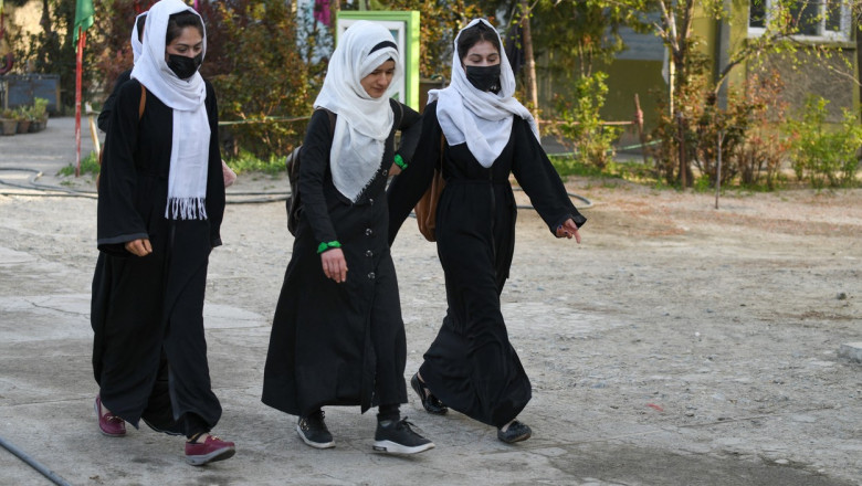  În Afganistan funcționează în secret școli gimnaziale pentru fete: „Știm de amenințări, dar educația merită orice risc”