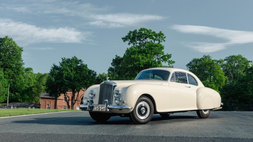  Bentley marchează 70 de ani de la apariţia primului model cu denumirea Continental
