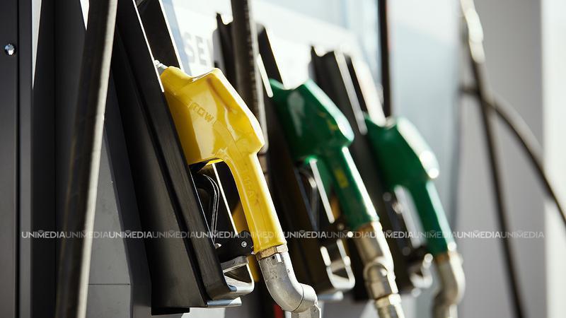  Prețurile la carburanți au luat-o razna în acest weekend: Benzina a trecut de 31 lei per litru. Cu cât se scumpește motorina