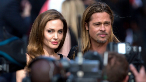  Brad Pitt o dă în judecată pe Angelina Jolie și o acuză că „a încercat în mod intenţionat să îl rănească”