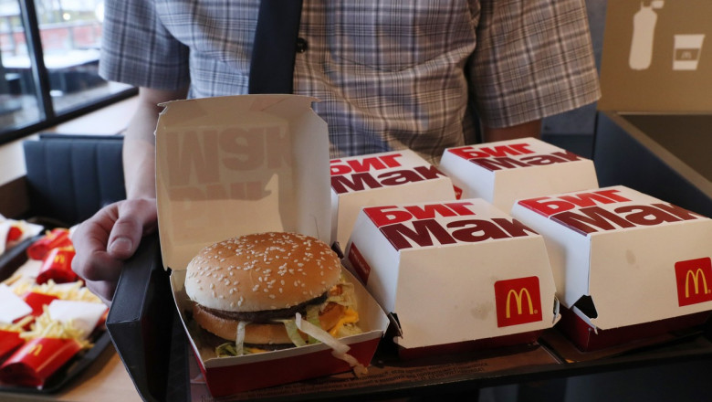  McDonald’s s-a retras de pe piață, dar Big Mac-urile încă se vând în Rusia