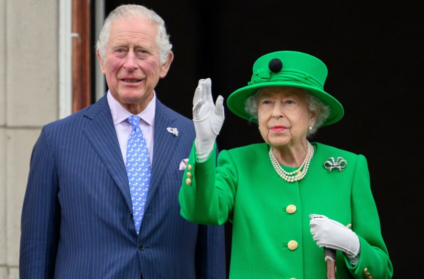  Regina Elisabeta a II-a, apariție-surpriză în balconul Palatului Buckingham în ultima zi a Jubileului de Platină