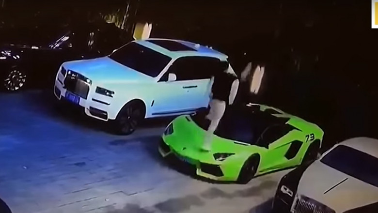  (video) După o noapte de beție, un tânăr a aflat că a distrus 4 mașini de lux: Are de plătit o sumă uriașă pentru reparații