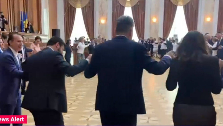  (VIDEO) Cîțu și Ciolacu s-au prins în horă la Chișinău