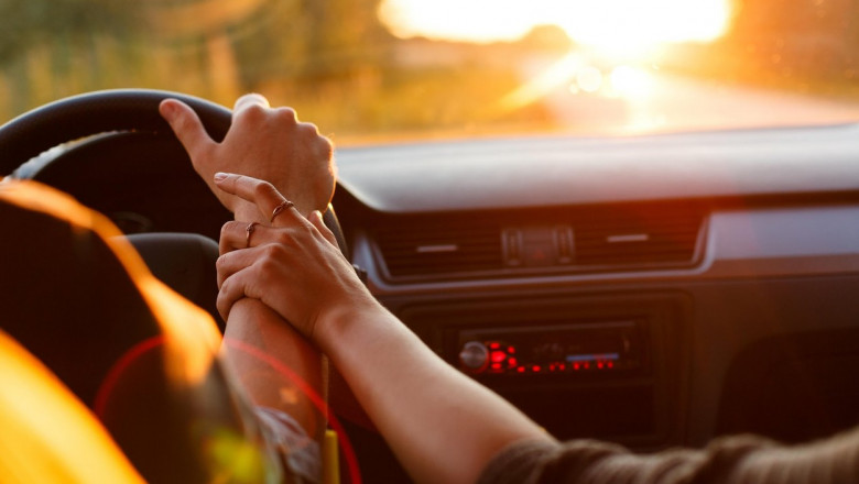  O companie de asigurări auto trebuie să dea unei femei 5 milioane de dolari, după o partidă de amor într-o mașină