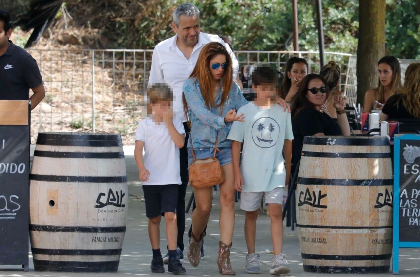  (galerie foto) Shakira, apariție publică împreună cu copiii, după despărțirea de Gerard Pique