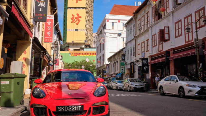  În Singapore, ai nevoie de 75.000 de dolari doar pentru dreptul de a deţine o mașină