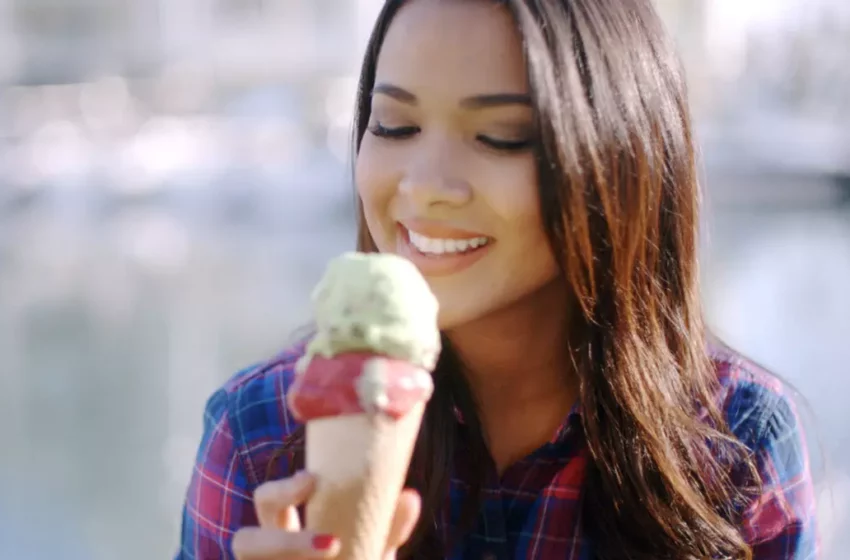  Înghețata, contraindicată pe timp de caniculă?! Ce alimente e bine să consumi vara